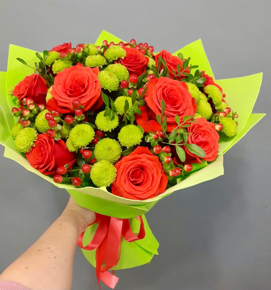 Букет цветов из: Хризантемы и Розы в Омсукчан