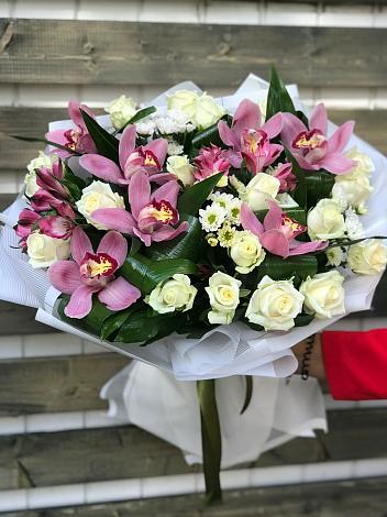 Букет цветов из: Розы и Хризантемы в Омсукчан