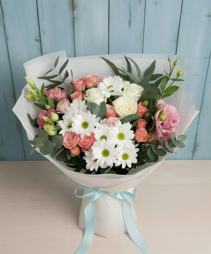 Букет цветов из: Розы, Лизиантусы и Хризантемы в Омсукчан