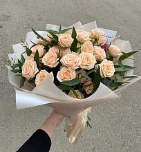 Букет Кремовые розы Латте в Омсукчан