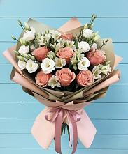 Букет цветов из:  Розы, Альстромерии и Лизиантусы в Омсукчан