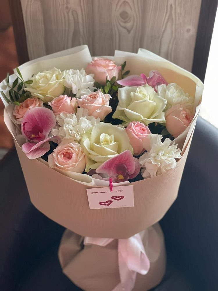 Букет цветов из: Орхидеи, Розы и Гвоздики в Омсукчан