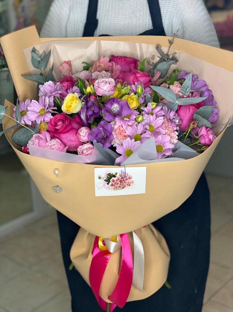 Букет цветов из: Хризантемы, Гвоздики и Альстромерии в Омсукчан