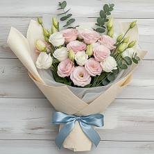 Букет цветов из:  Лизиантусы в Омсукчан