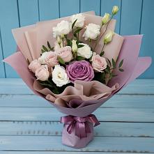 Букет цветов из:  Розы и Лизиантусы в Омсукчан