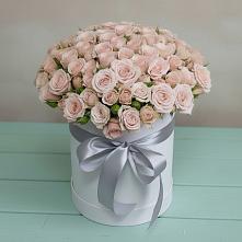 Цветочная композиция из Розы в шляпной коробке в Омсукчан