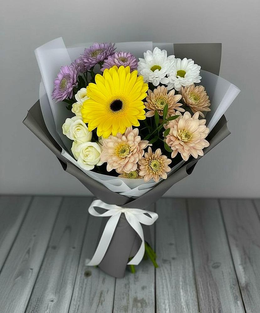 Букет цветов из: Розы, Герберы и Хризантемы в Омсукчан