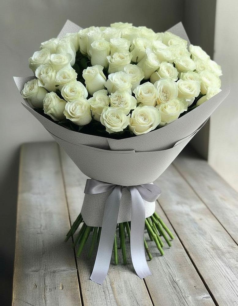 Букет 35 Белых роз в Омсукчан