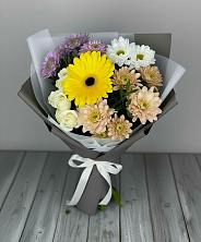 Букет цветов из:  Розы, Герберы и Хризантемы в Омсукчан