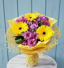 Букет цветов из:  Хризантемы и Герберы в Омсукчан
