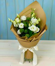 Букет цветов из:  Хризантемы и Лизиантусы #REPLACE_PRED# Омсукчан