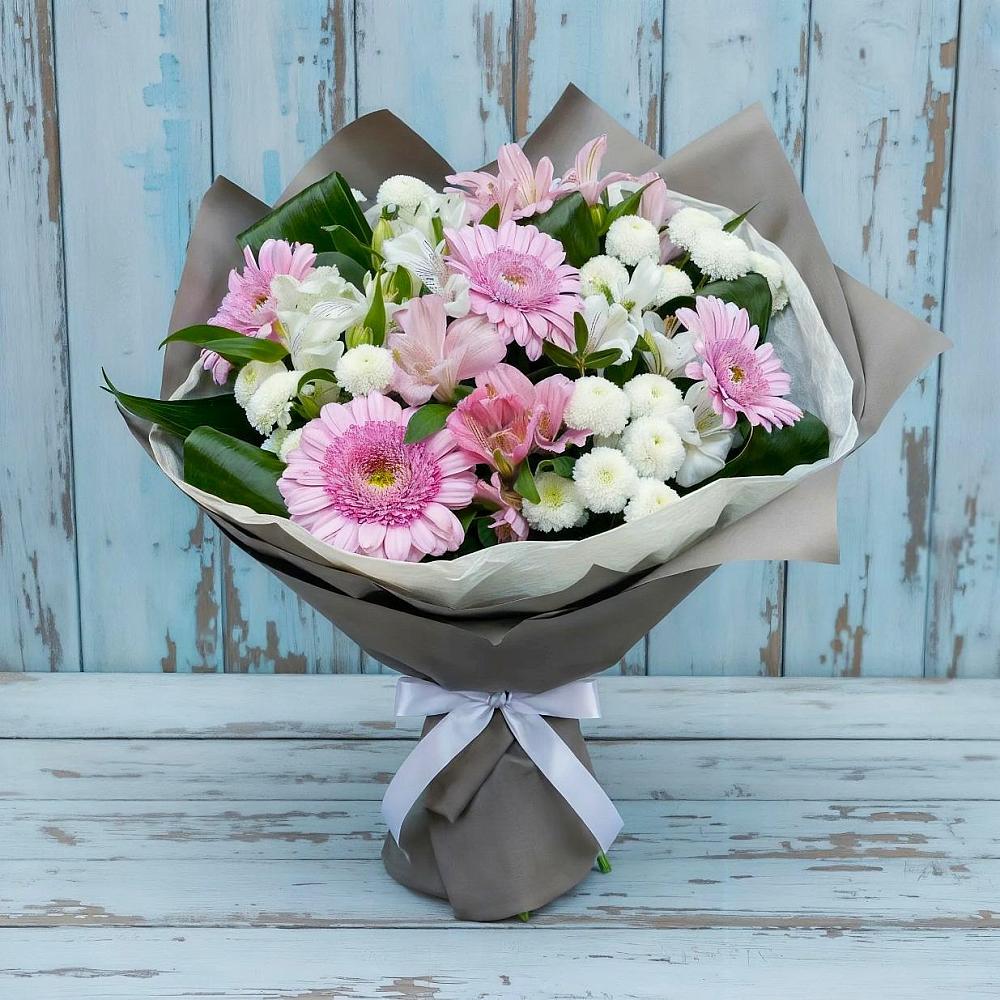 Букет цветов из: Герберы, Альстромерии и Хризантемы в Омсукчан