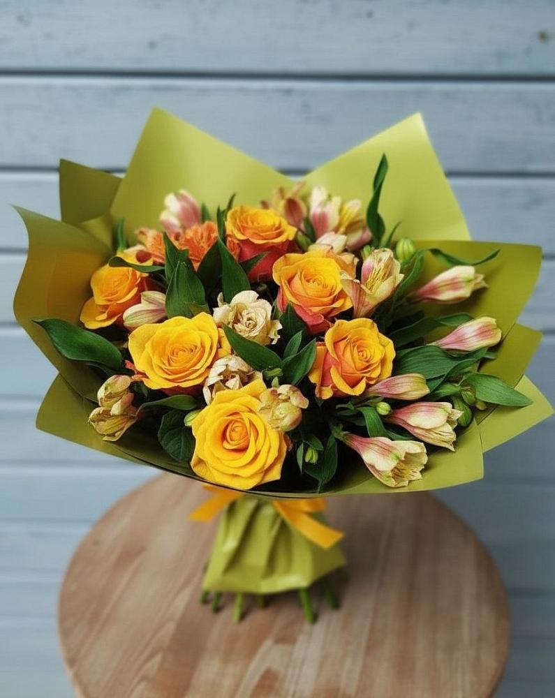 Букет цветов из: Альстромерии и Розы в Омсукчан