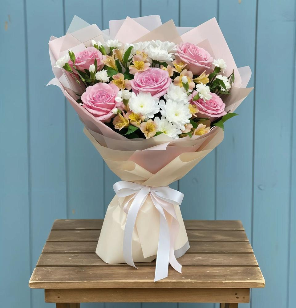 Букет цветов из: Гвоздики, Орхидеи и Розы в Омсукчан