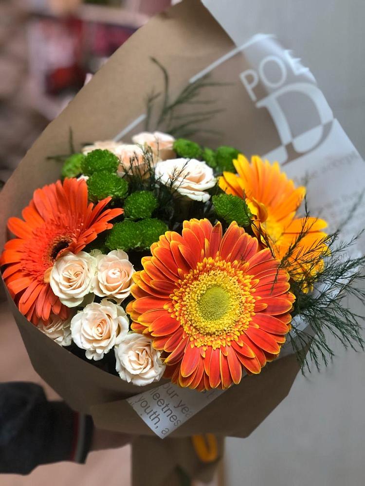 Букет цветов из: Герберы, Хризантемы и Розы в Омсукчан