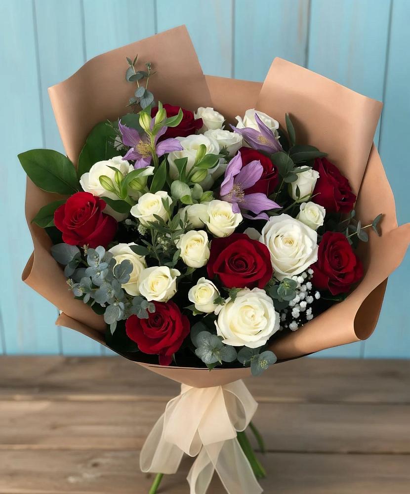 Букет цветов из: Розы и Альстромерии в Омсукчан