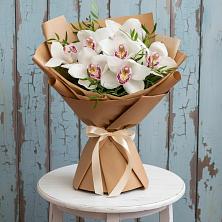Букет цветов из:  Орхидеи и Розы в Омсукчан